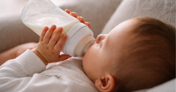 Minsal lanza alerta alimentaria por fórmulas infantiles Alula por riesgo de contaminación.