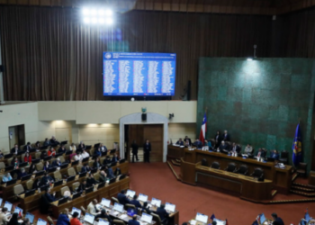 Cámara aprueba el reajuste para el sector público, pero sigue el rechazo a la “ley de amarre”.