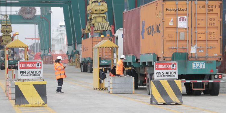 MTT lanza checklist oficial para hacer más rápida la tramitación del transporte de carga en las fronteras.