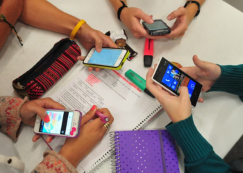 Al igual que en Australia, un diputado sugiere prohibir el uso de redes sociales a los menores de 16 años en Chile.