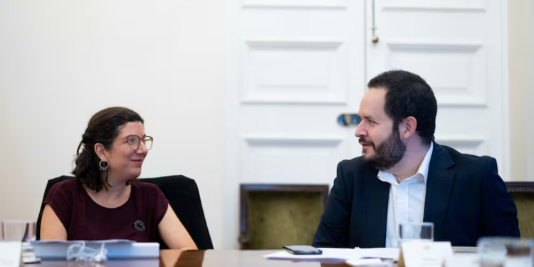 Felipe Melo deja su cargo como jefe de asesores de la Presidencia y Aisén Etcheverry asumirá en su lugar.