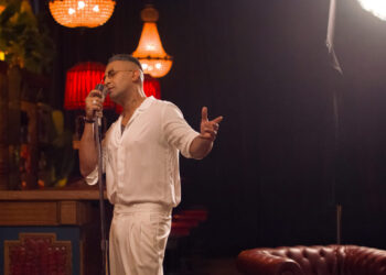 Charlie Cruz lanza «Ella No Tiene La Culpa» y demuestra que sigue siendo un referente en la salsa romántica.