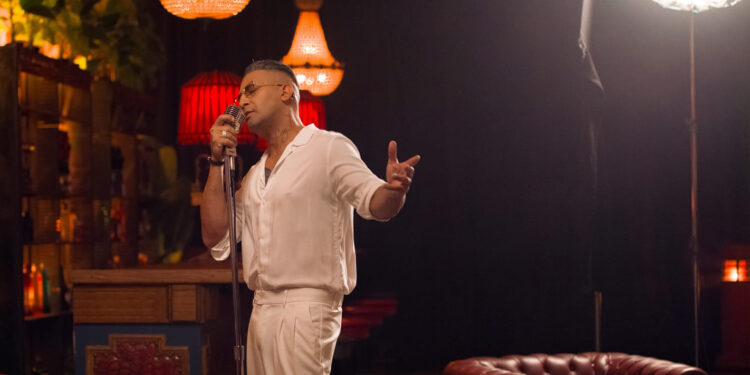 Charlie Cruz lanza «Ella No Tiene La Culpa» y demuestra que sigue siendo un referente en la salsa romántica.