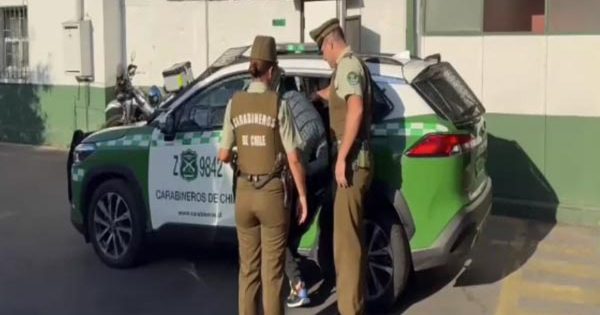 Carabinero evita un turbio asalto en Quilicura y uno de los ladrones cae baleado.