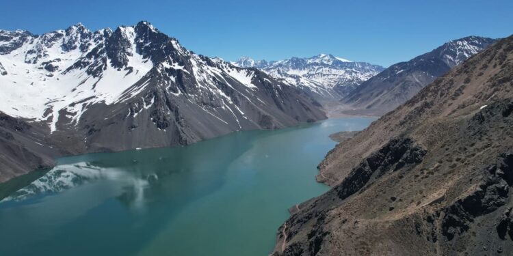 ¿Por qué el embalse El Yeso arranca el 2026 casi al tope, mientras otros embalses en Chile no llegan al 20%?