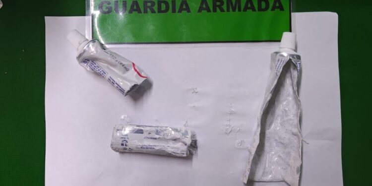 Efectivos de Gendarmería impidieron la entrada de droga oculta en tubos de pasta de dientes a la cárcel de Los Andes.