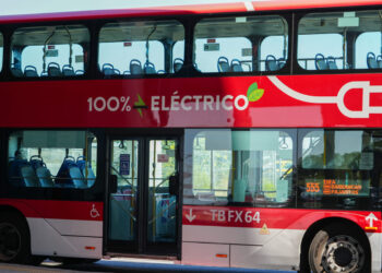 Red Movilidad ya ha hecho más de 6 millones de viajes al Aeropuerto de Santiago tras tres años desde su inicio.