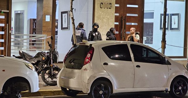 Balacera en Estación Central deja un muerto y un herido.