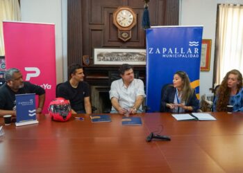 PedidosYa y la Municipalidad de Zapallar firman acuerdo para potenciar el comercio local y la seguridad en las entregas.