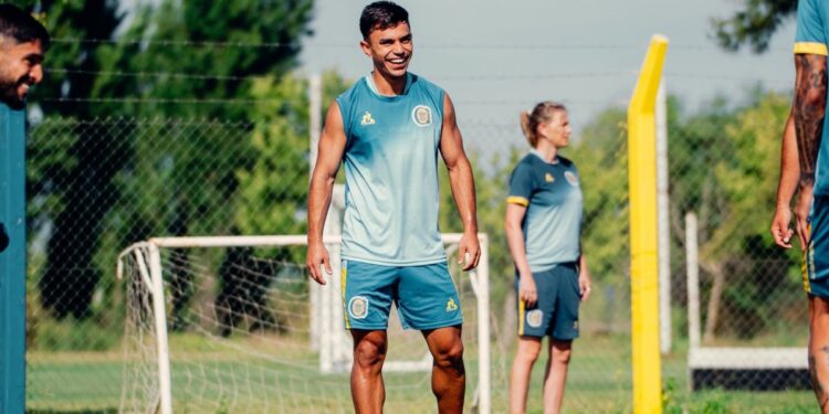 Vicente Pizarro resaltó su llegada a Rosario Central: «Aquí es un paso más alto, el fútbol chileno ha ido en declive».