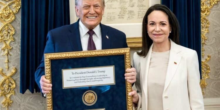 María Corina Machado asegura que le obsequió a Donald Trump su Premio Nobel de la Paz.