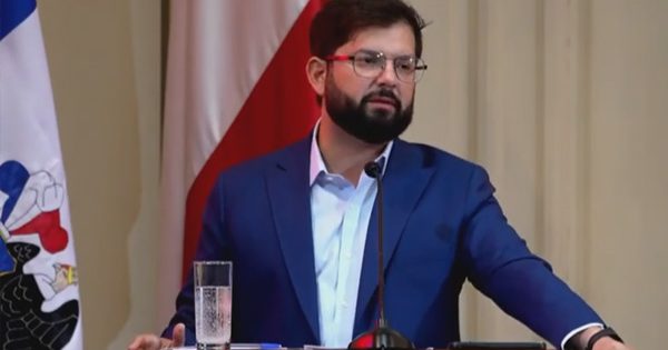 Boric rechaza la operación militar y advierte sobre los riesgos para Sudamérica.