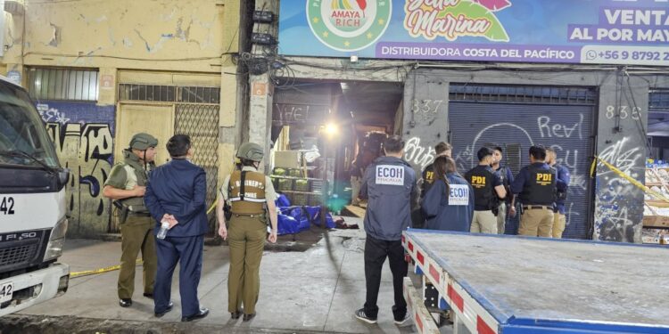 Hombre fallece tras ser alcanzado por múltiples disparos dentro de un local en la Vega Central.