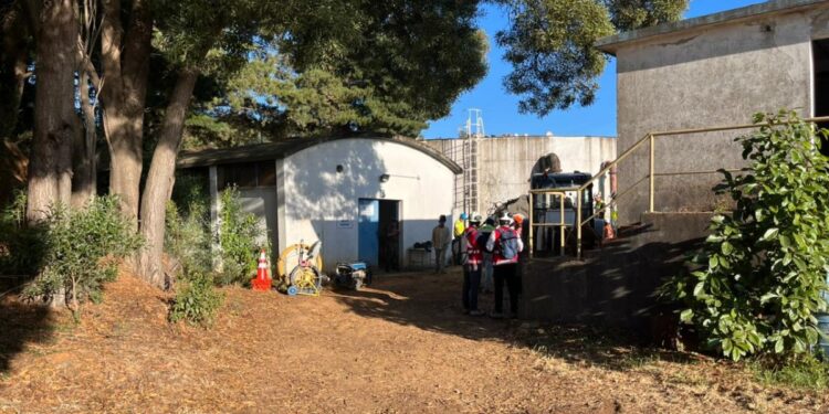 Essbio informó sobre un corte de agua en Tomé debido a un accidente de un empleado en el estanque, quien supuestamente fue succionado por un ducto.