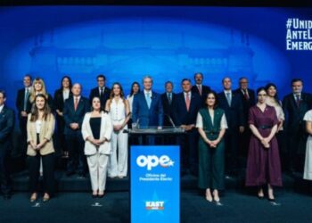 Encuesta Descifra revela opiniones encontradas sobre el gabinete de Kast.