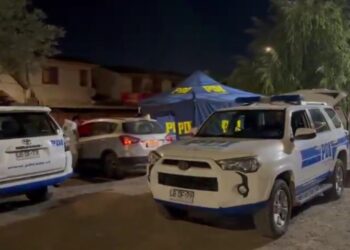 Asesinan a balazos a dos jóvenes dentro de un vehículo en Talca.