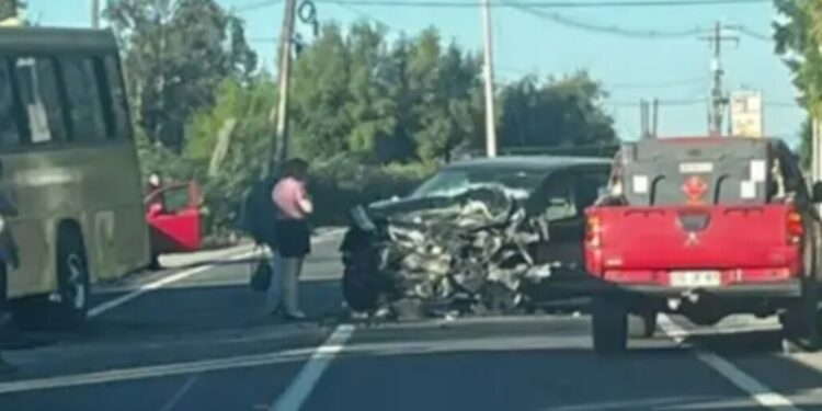 Accidente entre un bus y un Jeep dejó heridos en la ruta Los Ángeles – Cerro Colorado.