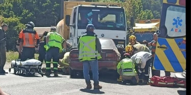 Accidente de alta energía en Santa Bárbara provoca lesiones en dos personas.