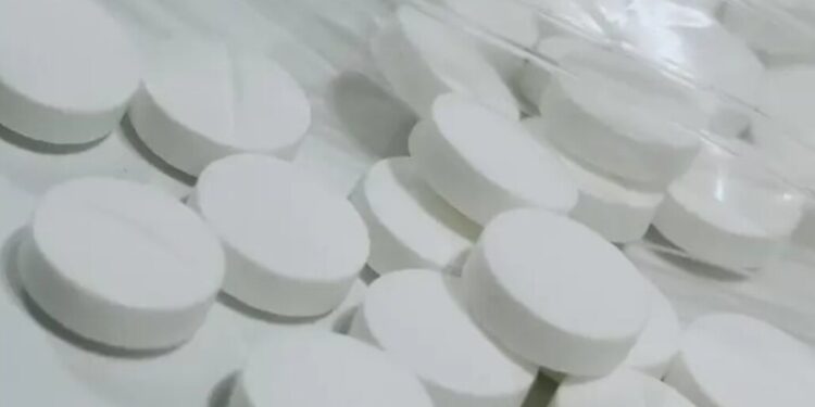 El Instituto de Salud Pública solicita la retirada de un lote de metformina al encontrar un objeto no permitido en su envase.