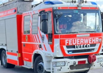 Volcadura de camión 3/4 en Los Ángeles deja tres heridos, uno de ellos en estado grave.