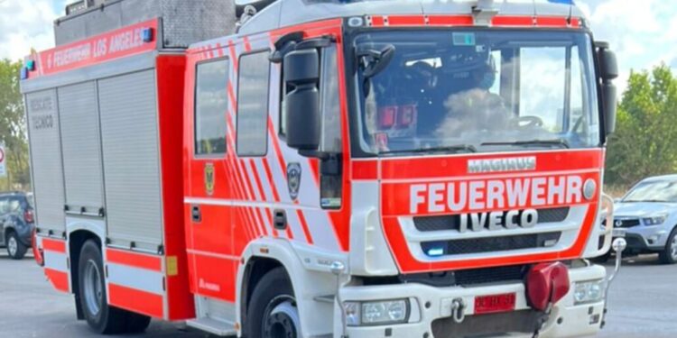 Volcadura de camión 3/4 en Los Ángeles deja tres heridos, uno de ellos en estado grave.