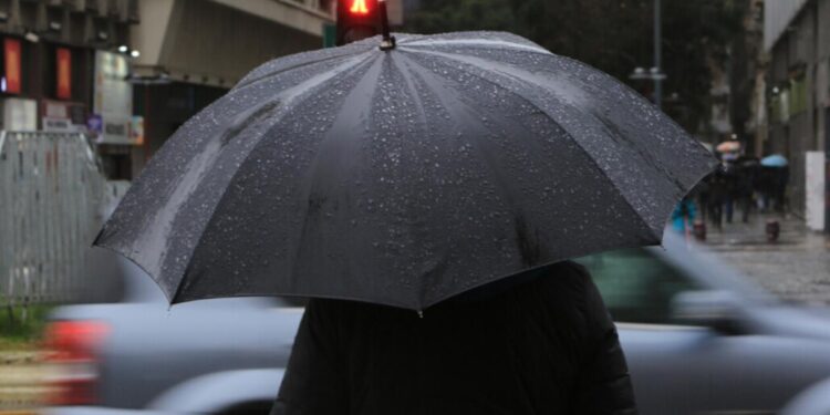 Este domingo 25 de enero, 11 regiones del país experimentarán precipitaciones.