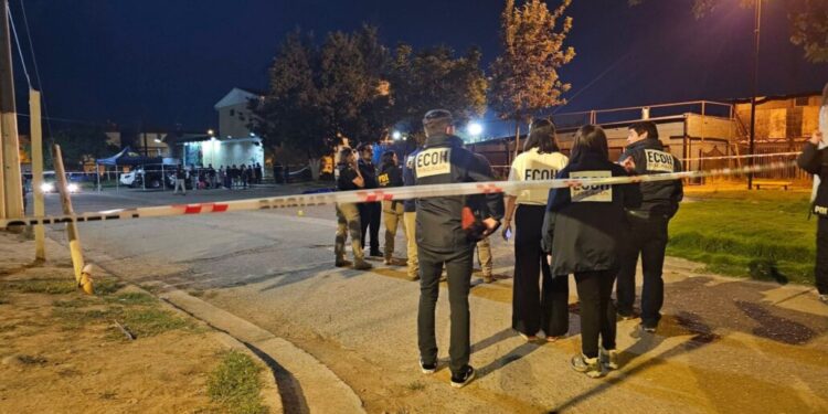 Shooting attack en La Pintana deja dos muertos: más de 30 disparos se realizaron.