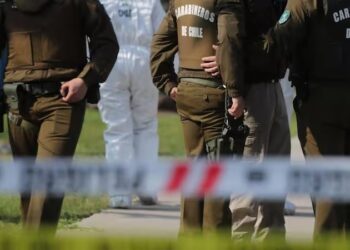 Carabinero sufrió lesiones al ser atropellado por un adolescente, quien recibió un disparo y fue arrestado en Papudo.