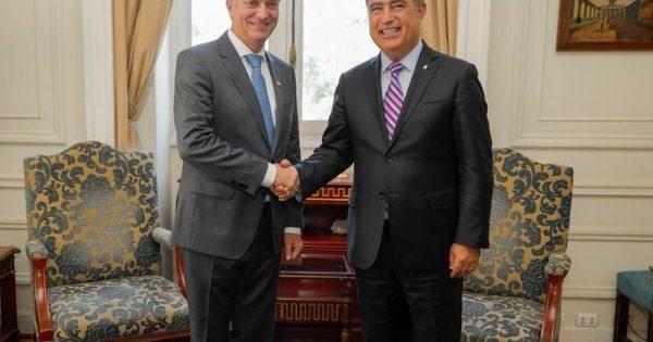 Kast y Desbordes se la juegan por la seguridad en el centro de Santiago.