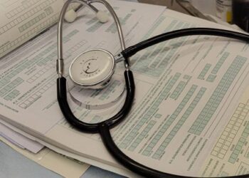 Tras informe de la Contraloría: Licencias médicas llevan siete meses seguidos cayendo fuerte.