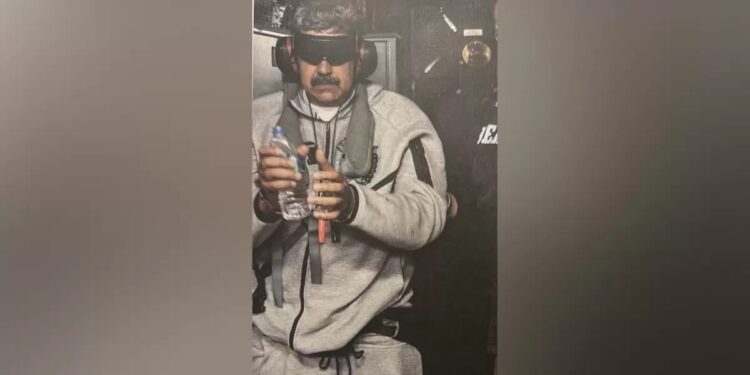 Trump comparte la primera imagen de Nicolás Maduro arrestado: «A bordo del USS Iwo Jima».