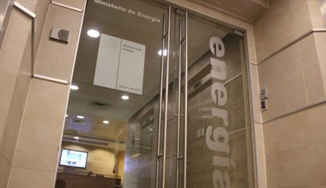 Ministerio de Energía saca decreto que manda a devolver los cobros excesivos en las cuentas de la luz.