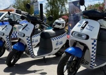 Motos eléctricas en Colina mejoran el patrullaje preventivo en Chicureo.
