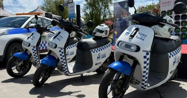 Motos eléctricas en Colina mejoran el patrullaje preventivo en Chicureo.