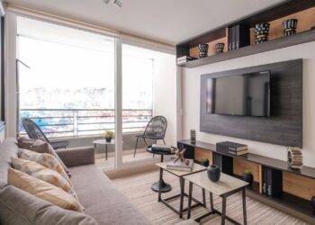 Santiago Centro avanza en su reactivación urbana con venta de propiedades y fomento de la vida del barrio.