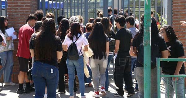 Cuatro colegios de Colina están entre los 100 mejores en los resultados de la PAES.
