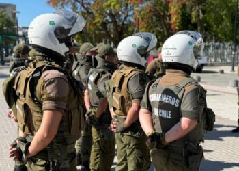 La Sección Centauro de Carabineros arrestó a 703 individuos y confiscó 14 armas de fuego en Valparaíso y Casablanca durante el 2025.