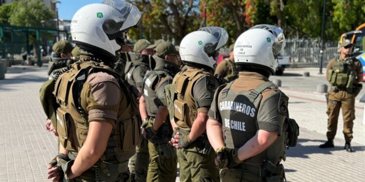 La Sección Centauro de Carabineros arrestó a 703 individuos y confiscó 14 armas de fuego en Valparaíso y Casablanca durante el 2025.