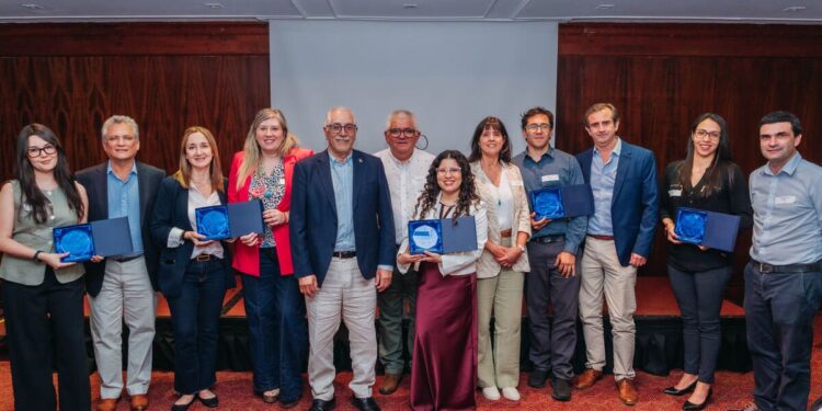 Centro Tecnológico de la Usach resalta la innovación sustentable en envases hechos en Chile.