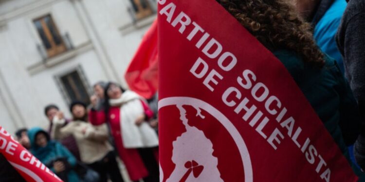 Crisis en el oficialismo: el Partido Socialista suspende relaciones con el PC y el FA ante críticas a la Ley Naín-Retamal.