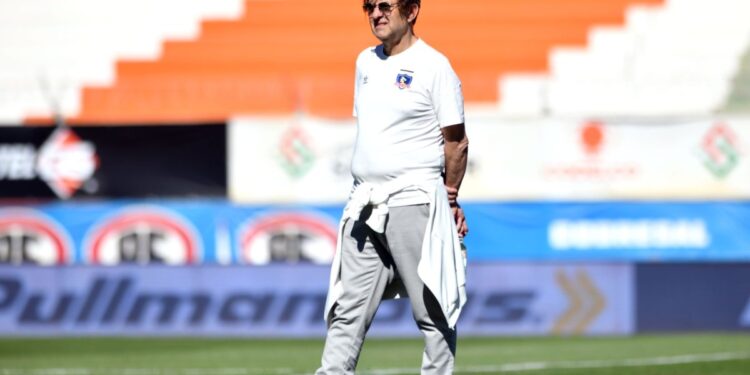 Aníbal Mosa asume responsabilidades tras un siglo sin celebraciones para Colo Colo.