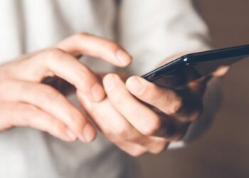 Empresa de telecomunicaciones reembolsará a más de dos millones de clientes por modificaciones en planes y contratos.