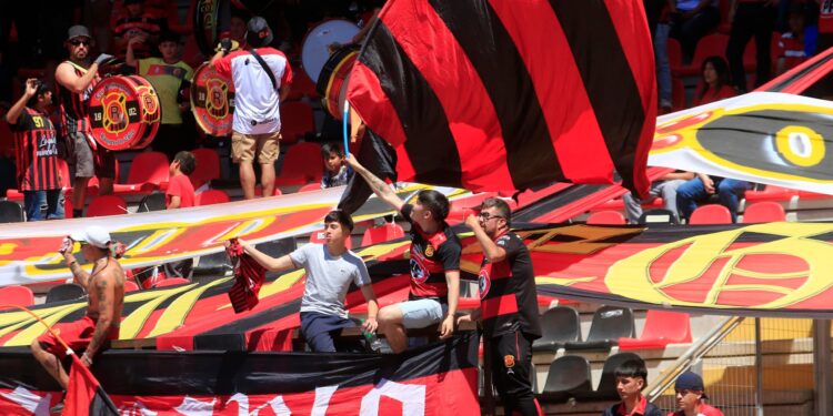 Noche Rojinegra: Los Rangers de Talca regresan a un partido internacional después de casi 25 años, que se podrá ver en streaming.