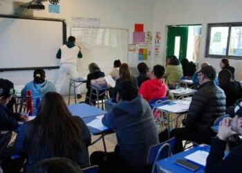 Colina da inicio al proceso de regularización 2025 para volver a la enseñanza básica y media.