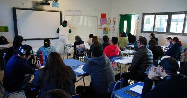 Colina da inicio al proceso de regularización 2025 para volver a la enseñanza básica y media.