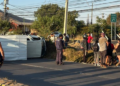 Accidente de auto en Lampa deja vehículo volcado.