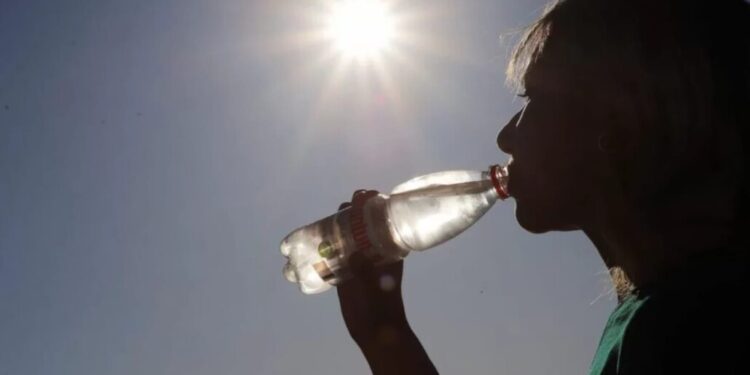 Alerta en Los Ángeles por temperaturas extremas que alcanzarán casi los 35° entre el 6 y el 10 de enero.