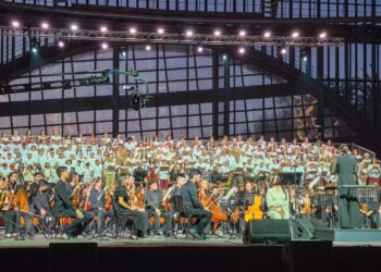 Estreno mundial de “Raíces y Alas” dio partida a una nueva versión del Gran Concierto por la Hermandad.