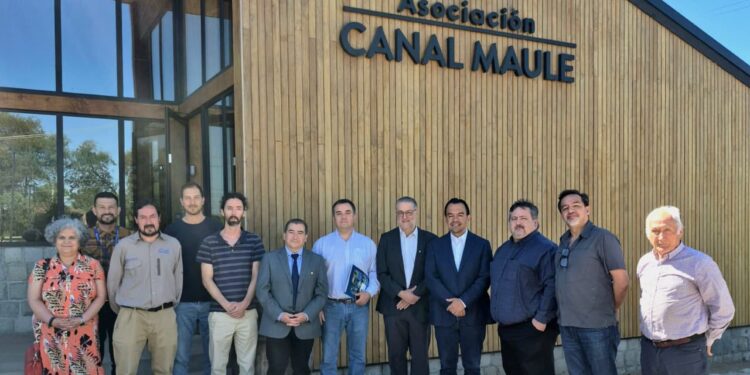 La Asociación Canal Maule y la Universidad de Concepción suscriben un convenio para la gestión y recarga de acuíferos en la cuenca del Río Maule.