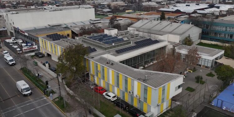 Anuncian que el Centro Comunitario Carol Urzúa se transformará en un CESFAM exclusivo en Santiago.